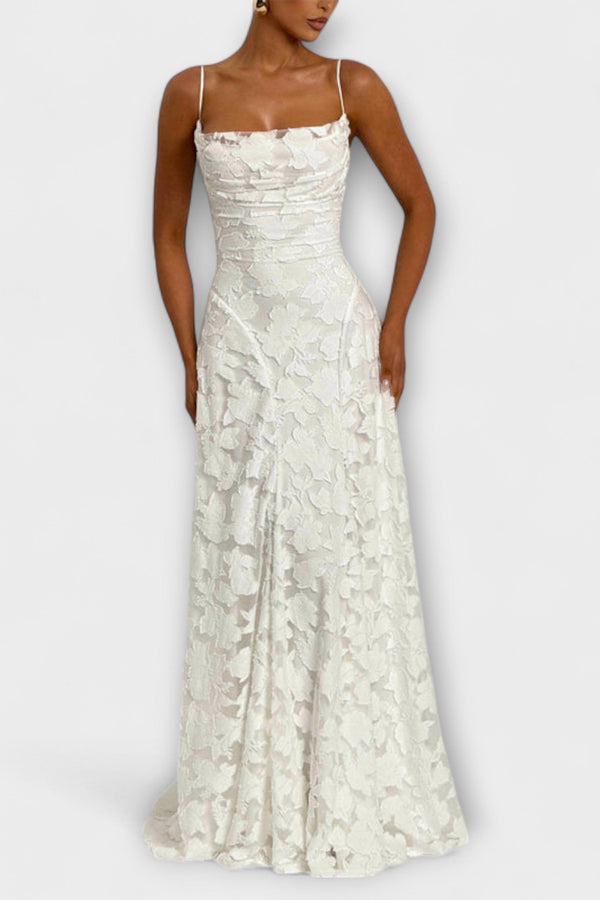 Kairi - Elegante vestido maxi de encaje floral blanco con tirantes de espagueti