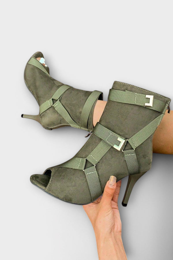 Elegantes sandalias de tacón con punta descubierta
