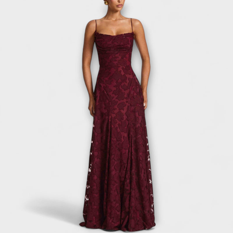 Kairi - Elegante vestido maxi de encaje floral blanco con tirantes de espagueti