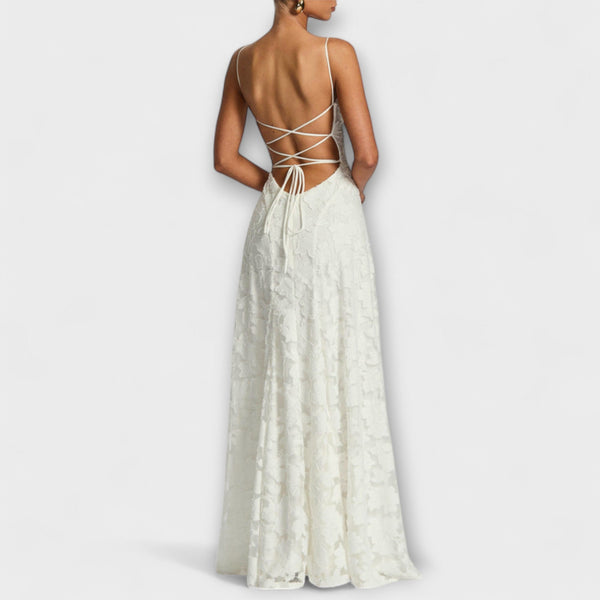 Kairi - Elegante vestido maxi de encaje floral blanco con tirantes de espagueti