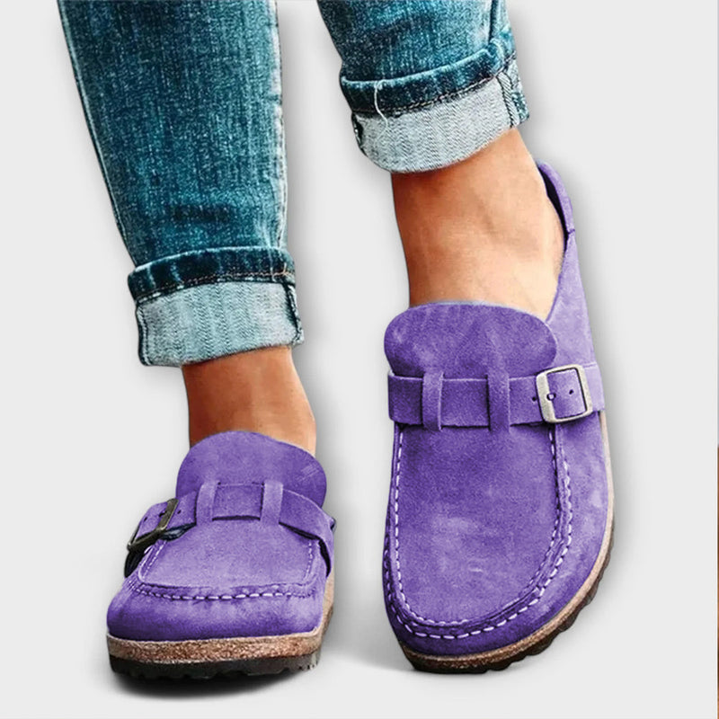Mocasines ortopédicos para dama con hebilla decorativa