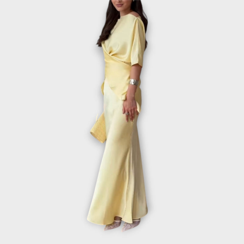 Finja - Top Off-Shoulder con Frente de Nudo y Conjunto de Falda