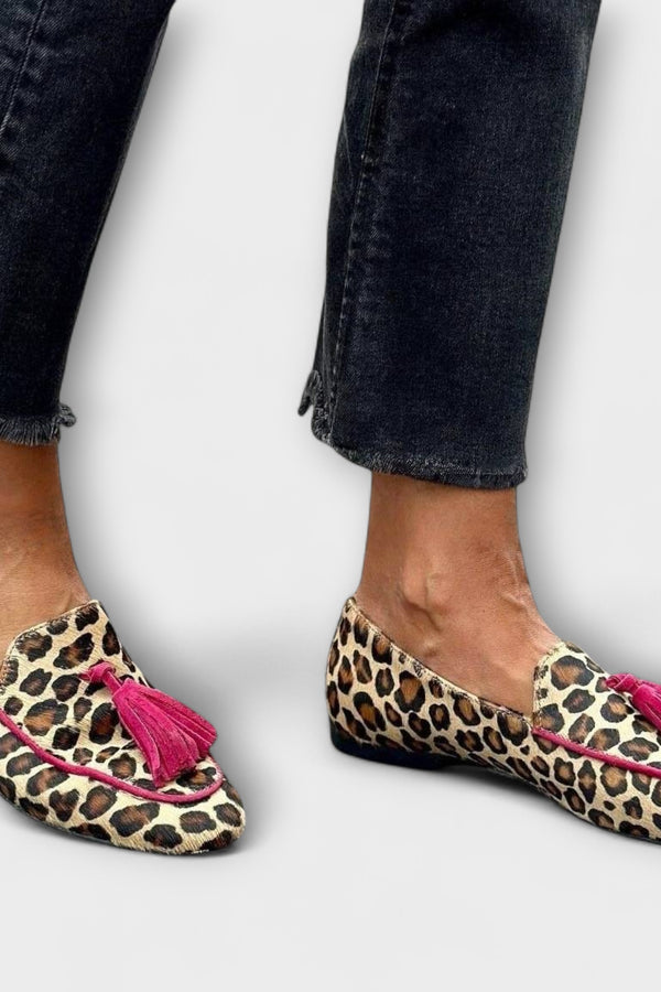 Avalon – Patrón de leopardo y detalle de borlas