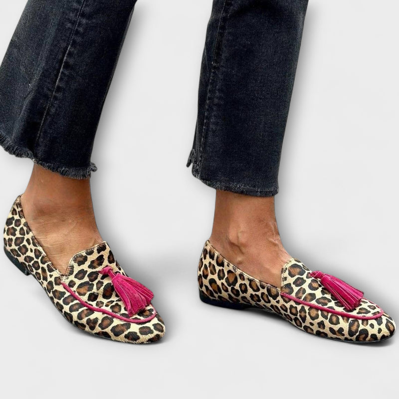 Avalon – Patrón de leopardo y detalle de borlas