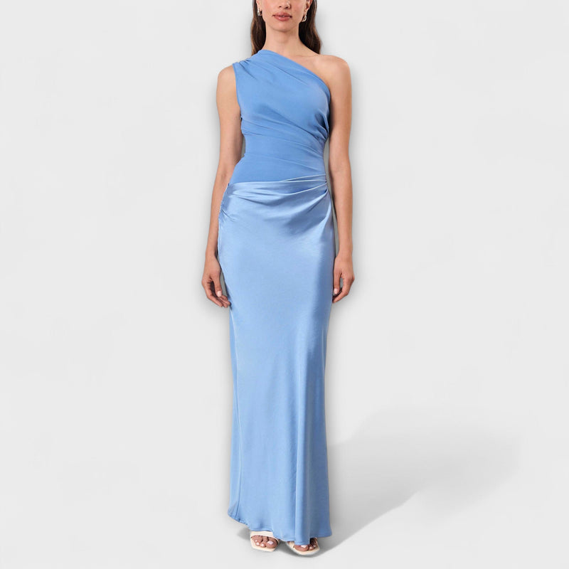 Elegante vestido maxi de un solo hombro con pliegues