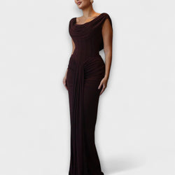 Elara - Elegante vestido de noche maxi marrón con escote drapeado