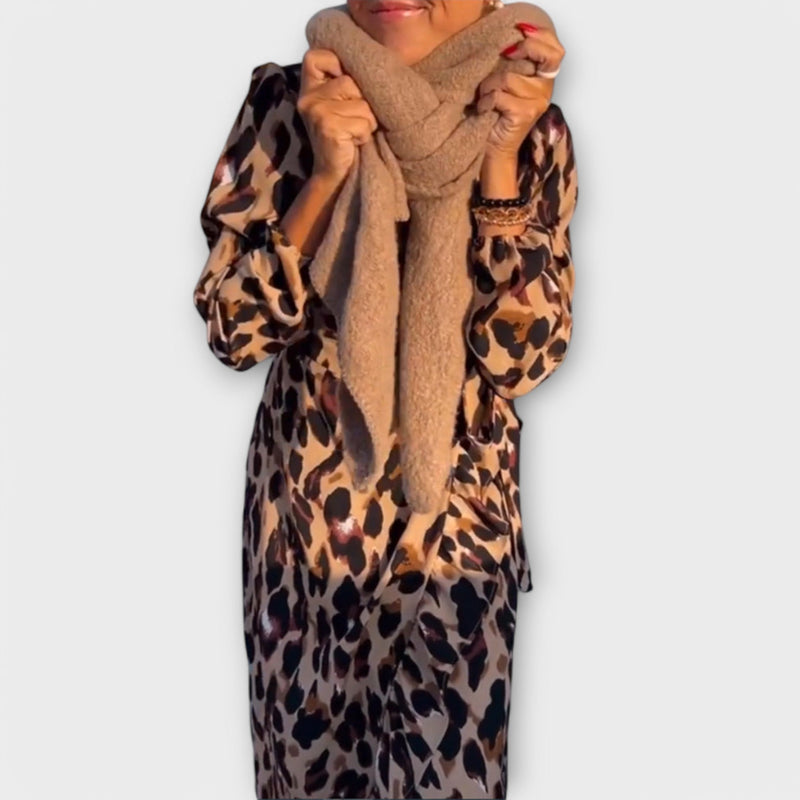 Vestido casual con estampado de leopardo y escote en V