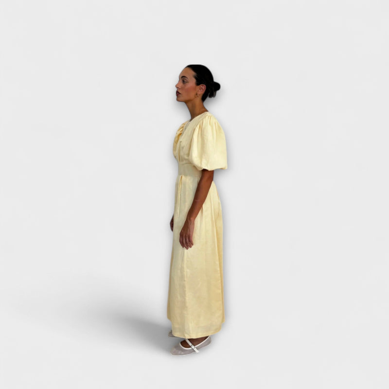 Josephine - Vestido maxi amarillo mantequilla con diseño aireado