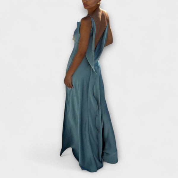 Hallie - Elegante vestido largo de satén con alto slit