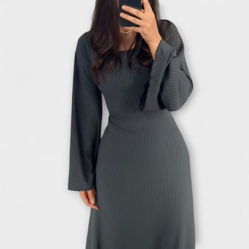 Jocelyn - Elegante vestido de punto con detalle en la cintura