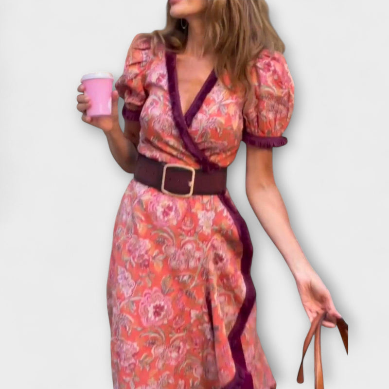 Elegante vestido maxi rosa con mangas cortas