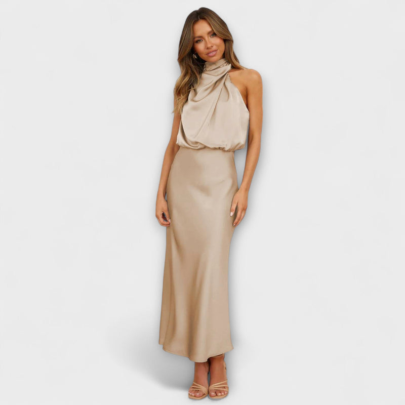 Elegante vestido maxi halter en amarillo veraniego