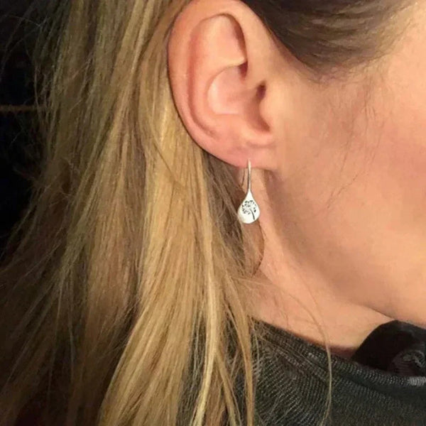 Pendientes de plata elegantes en diseño de hoja de diente de león