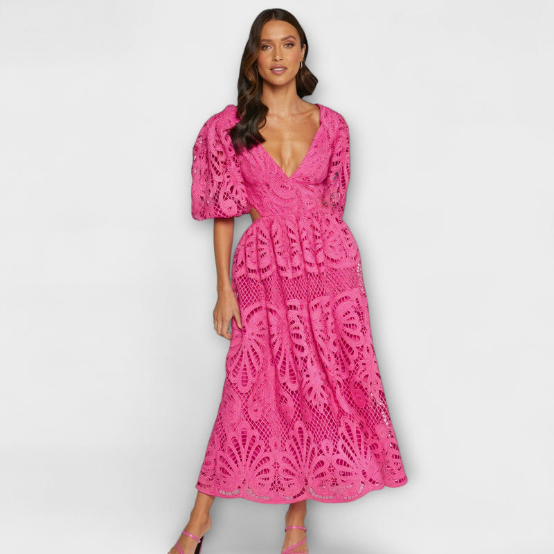 Elegante vestido con delicados detalles