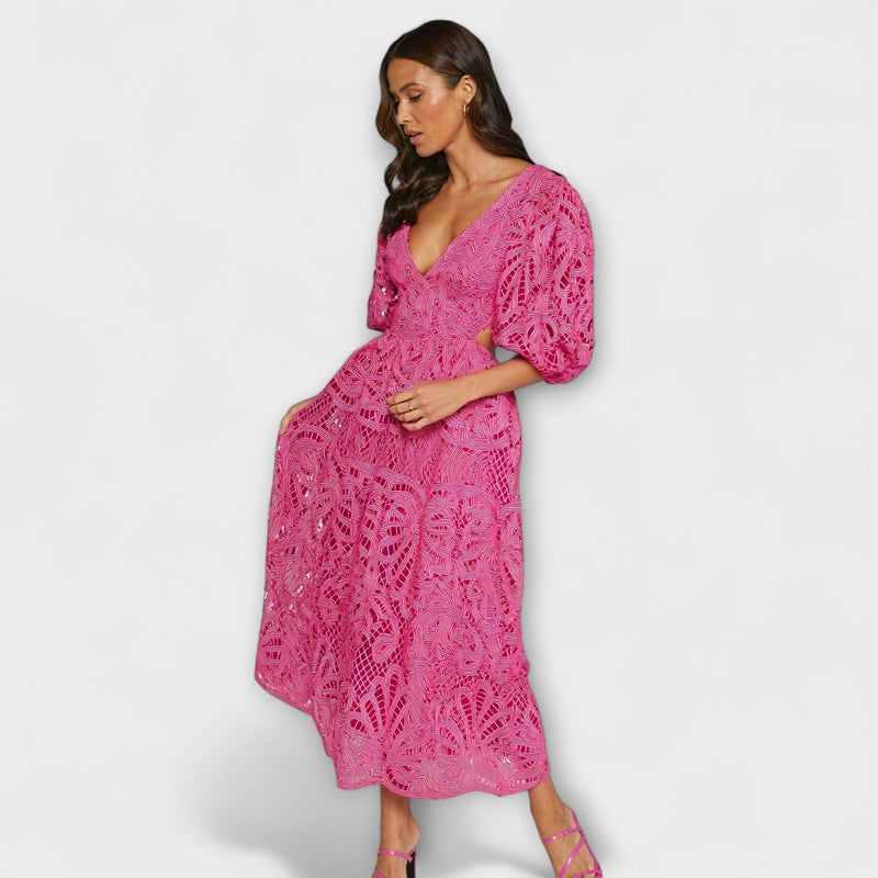 Elegante vestido con delicados detalles