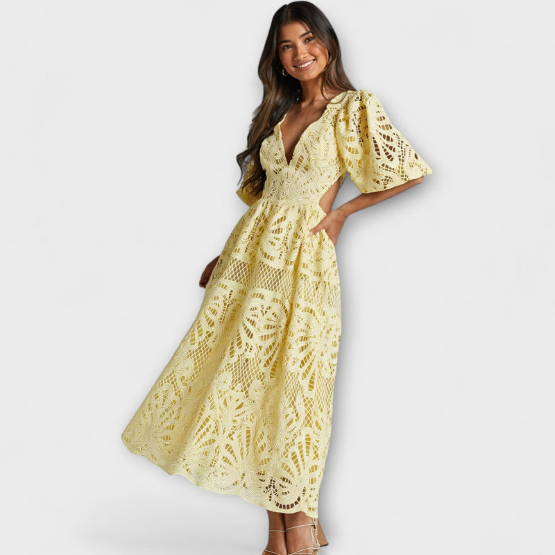 Elegante vestido con delicados detalles