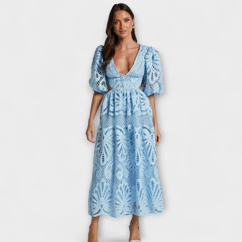Elegante vestido con delicados detalles