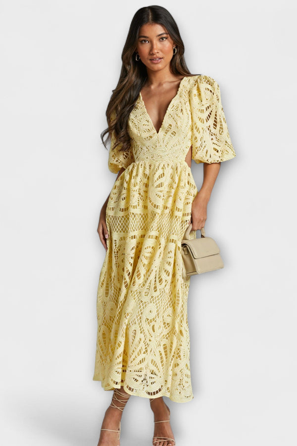 Elegante vestido con delicados detalles