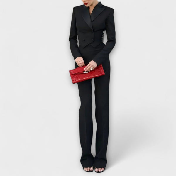 Noa - Conjunto Corto de Blazer Espalda Descubierta con Perlas Negras