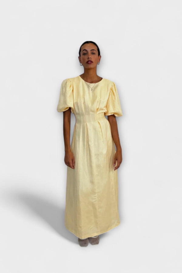 Josephine - Vestido maxi amarillo mantequilla con diseño aireado