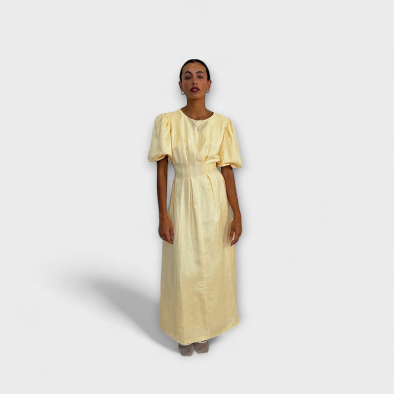 Josephine - Vestido maxi amarillo mantequilla con diseño aireado
