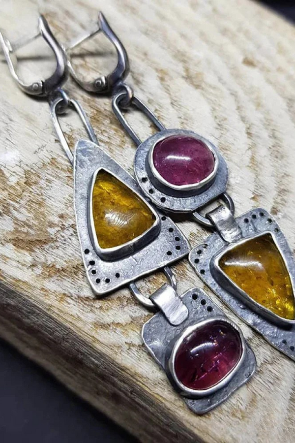 Pendientes geométricos triangulares retro
