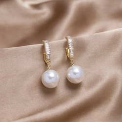 Elegantes pendientes con perlas y circonitas