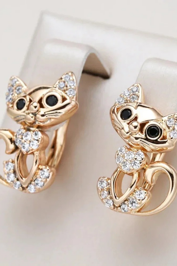 Elegantes Pendientes de Gato con Circonitas