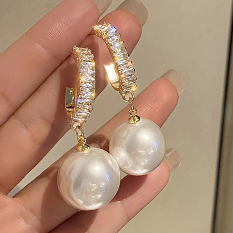 Elegantes pendientes con perlas y circonitas