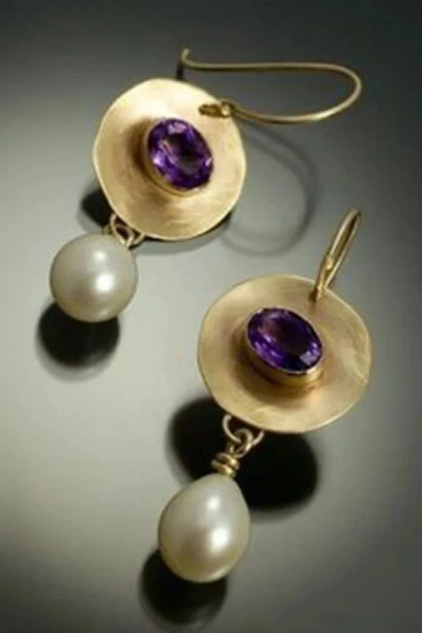 Pendientes Vintage Dorados con Circonitas Moradas y Perlas