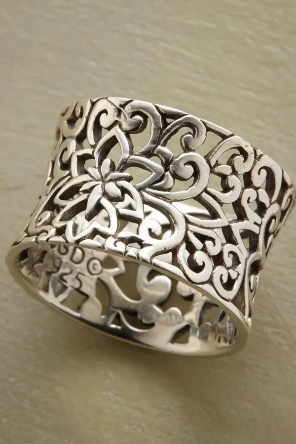 Anillo Hueco Antiguo