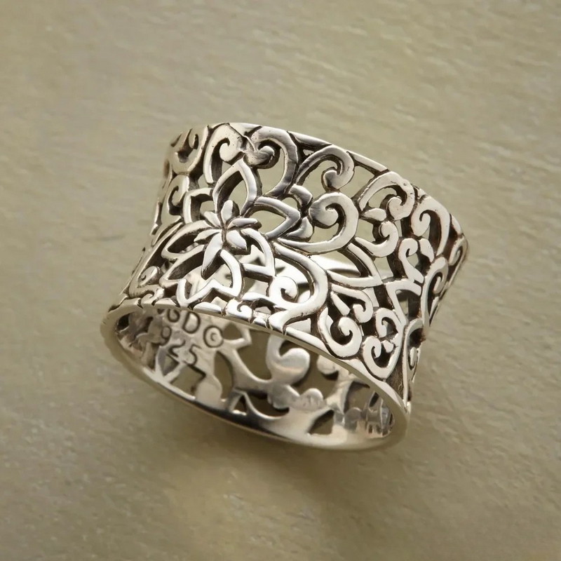 Anillo Hueco Antiguo