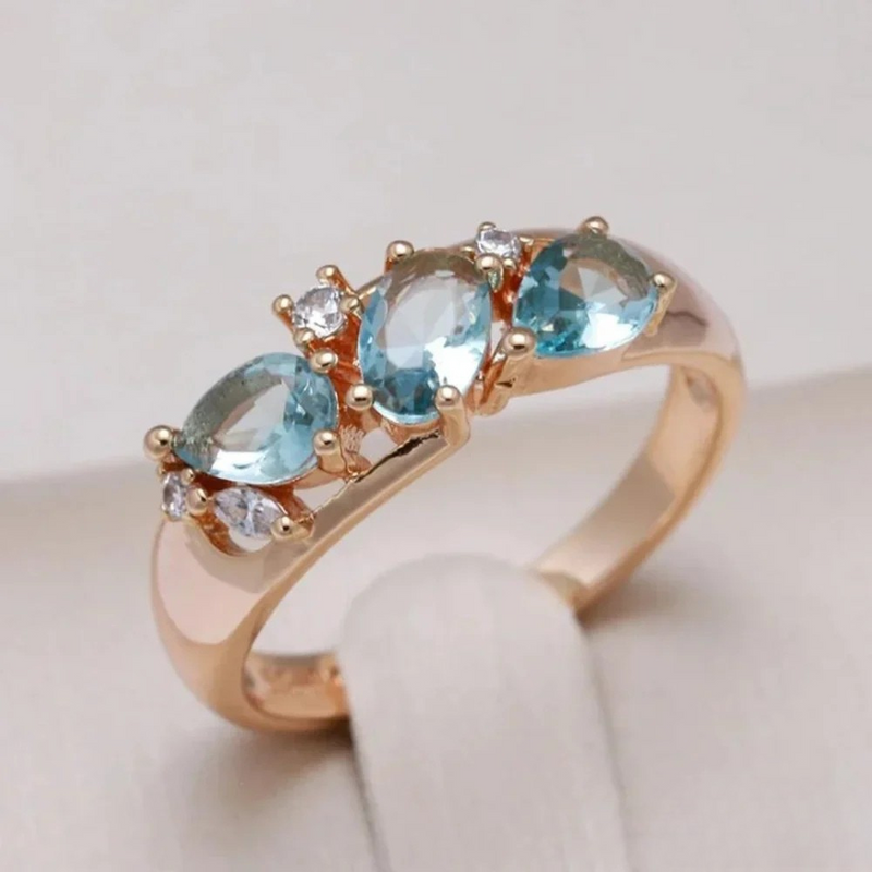 Anillo de oro con circonitas azules