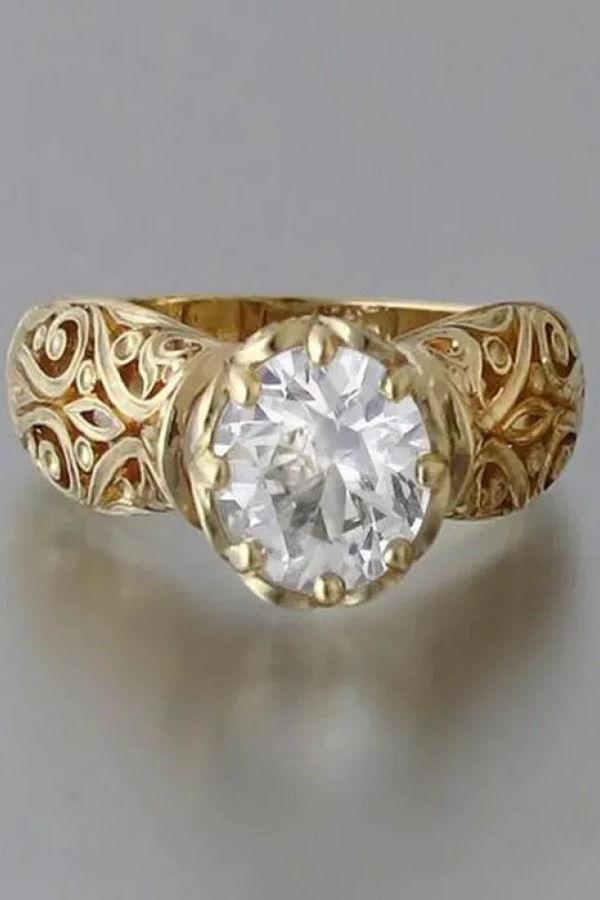 Anillo elegante con circonita blanca