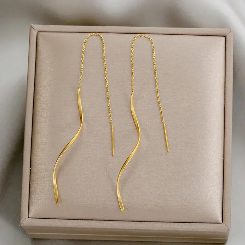 Pendientes Largos con Diseño Ondulado