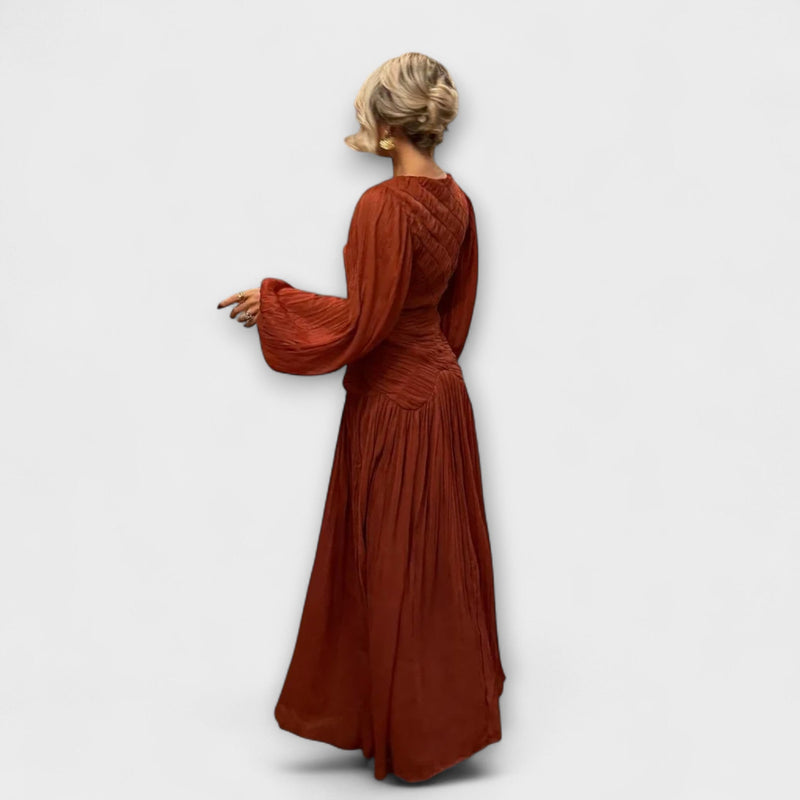 Elegante Vestido Largo con Pliegues
