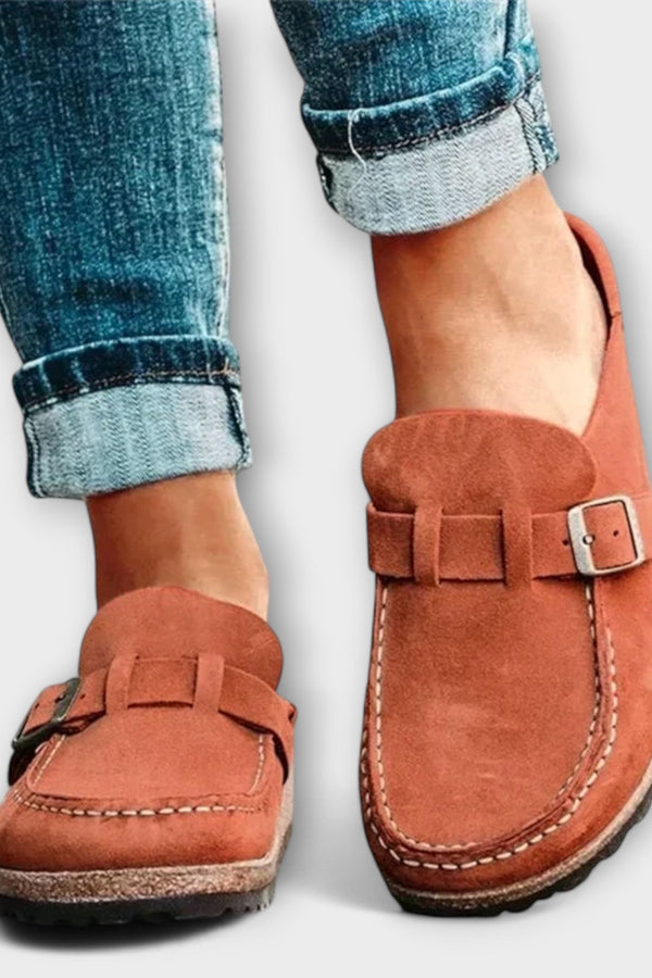 Mocasines ortopédicos para dama con hebilla decorativa