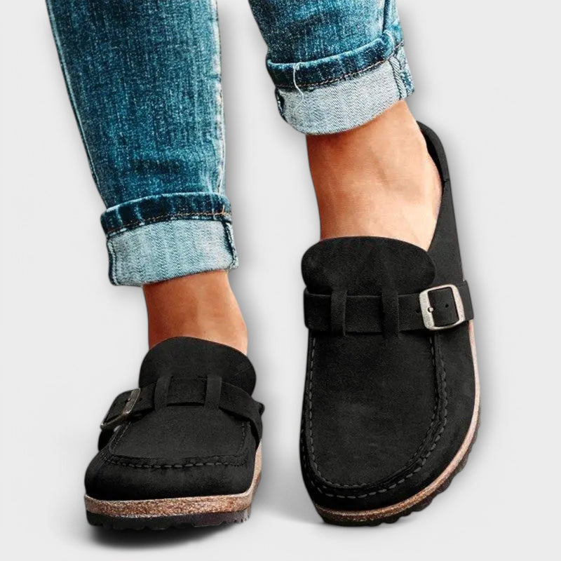 Mocasines ortopédicos para dama con hebilla decorativa