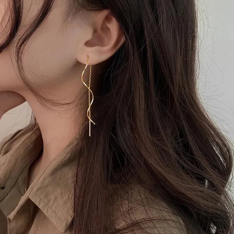 Pendientes Largos con Diseño Ondulado