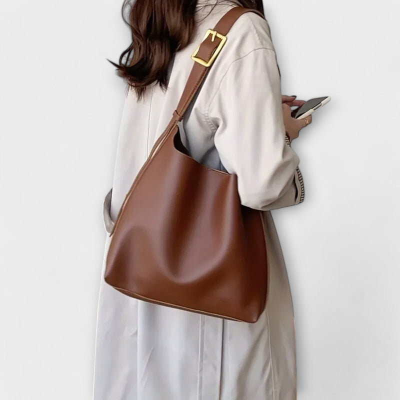 Elegante bolsa de hombro de cuero
