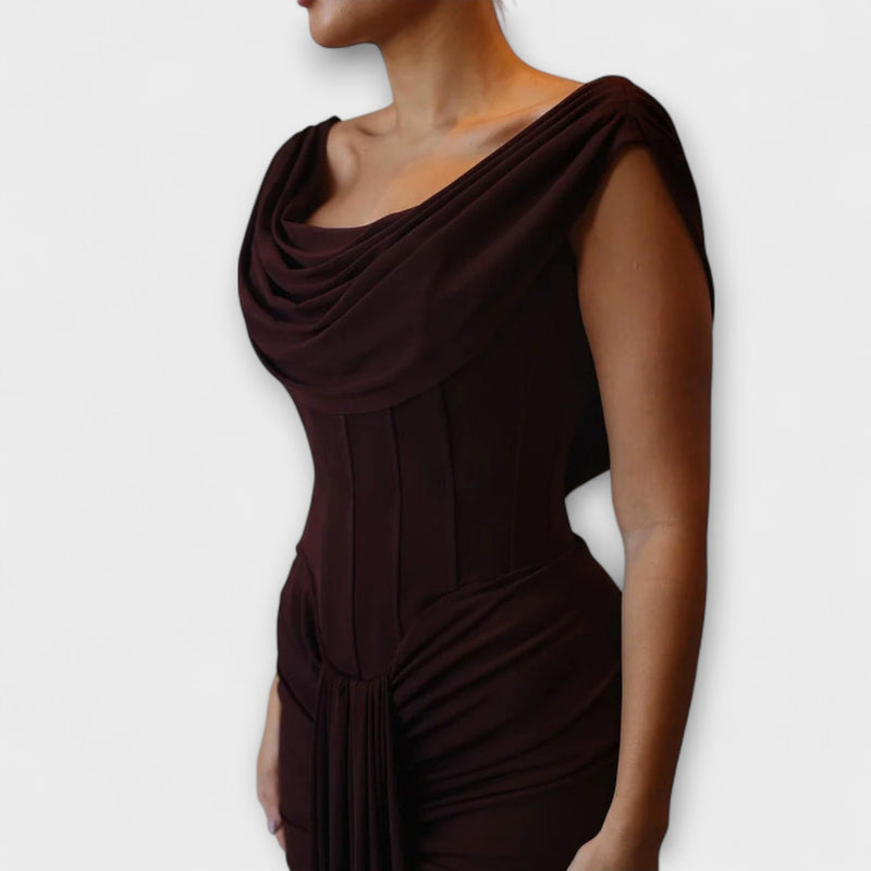 Elara - Elegante vestido de noche maxi marrón con escote drapeado