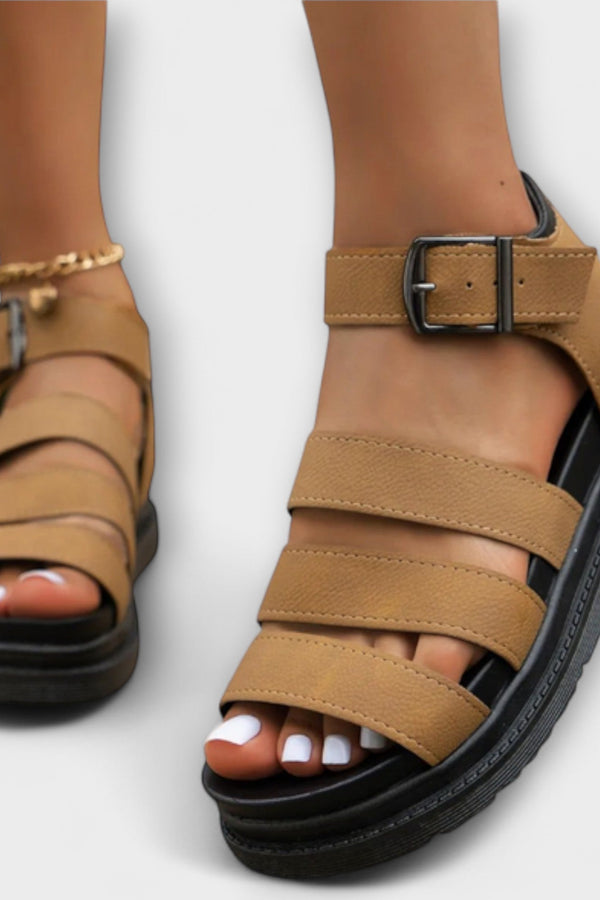 Renee – Sandalias con múltiples correas y hebilla