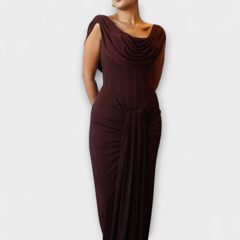 Elara - Elegante vestido de noche maxi marrón con escote drapeado