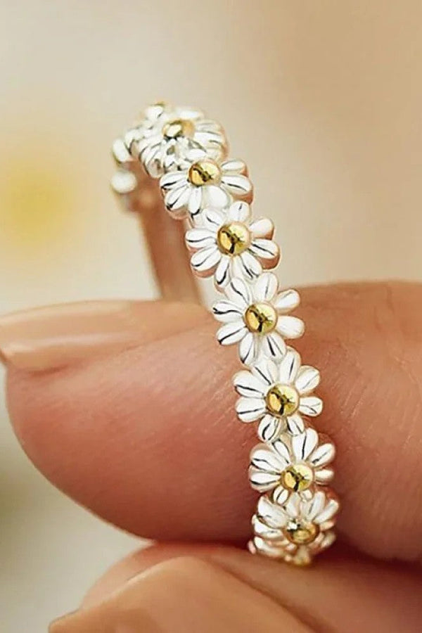 Anillo ajustable con margarita pintada a mano de esmalte