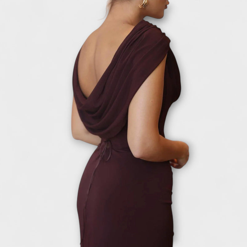 Elara - Elegante vestido de noche maxi marrón con escote drapeado