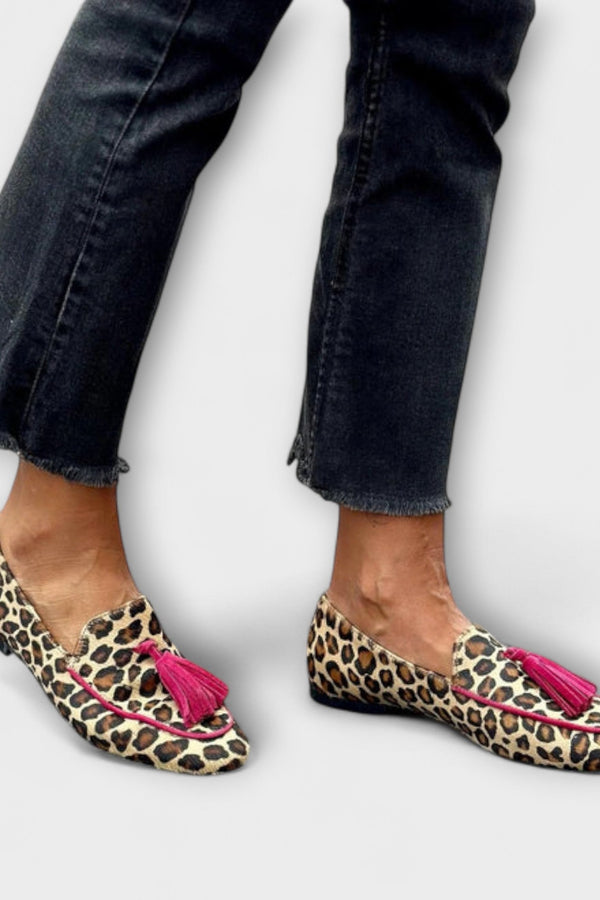 Circe – Mocasín con estampado de leopardo y borlas