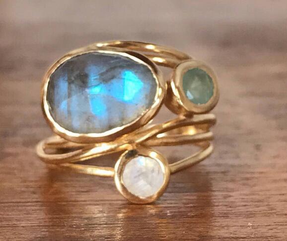 Anillo Vintage de Ópalo Azul Engastado